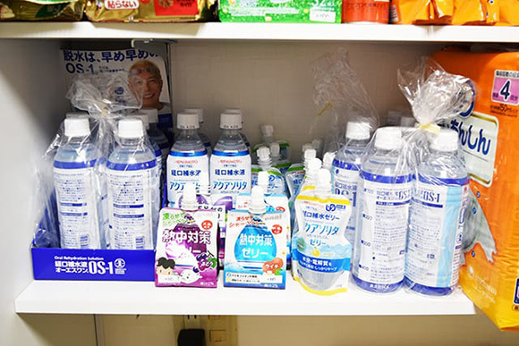アサップ薬局　商品棚