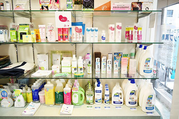 アサップ薬局　商品棚